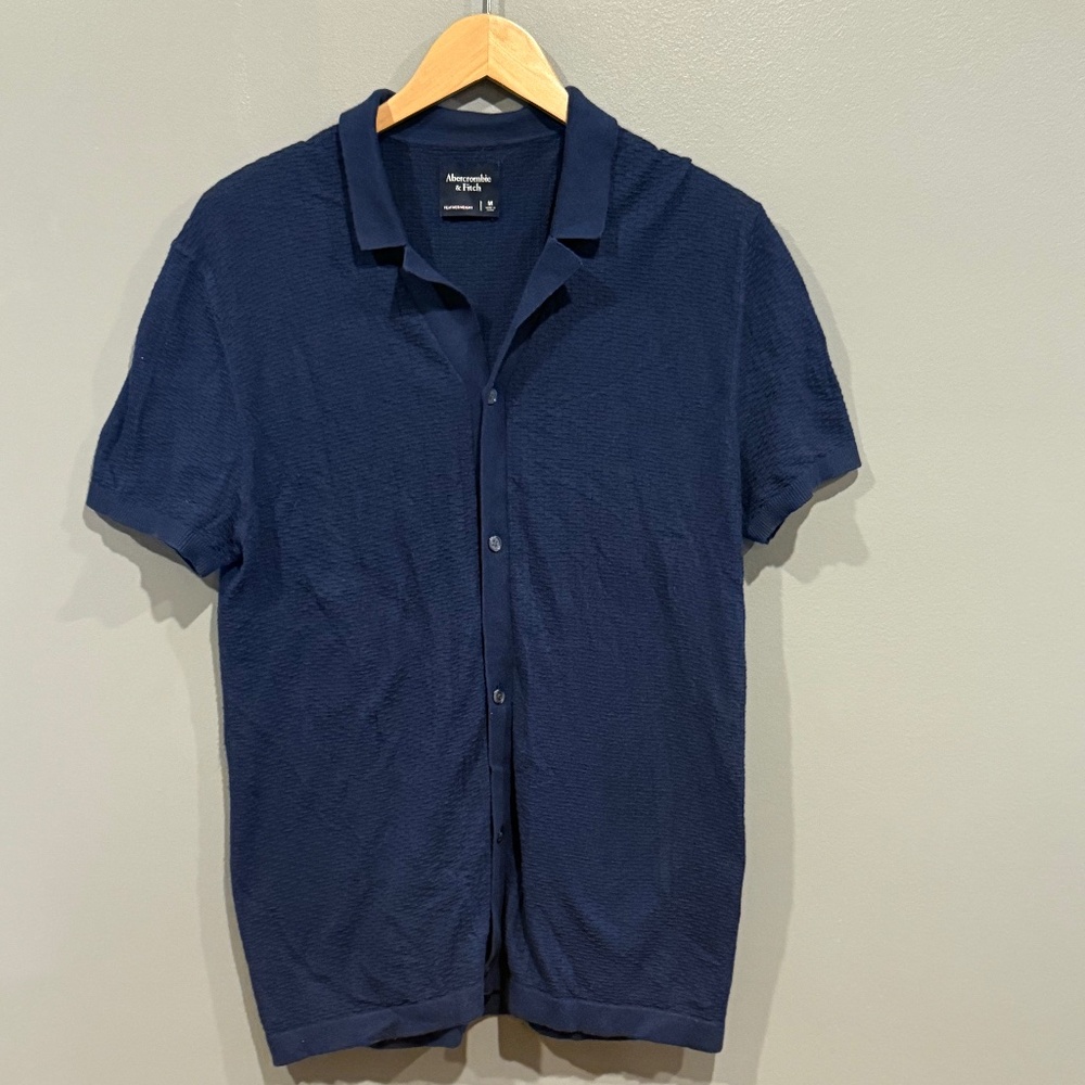 *GENTLY WORN* Abercrombie & Fitch Men's Size M Featherweight Button-Up